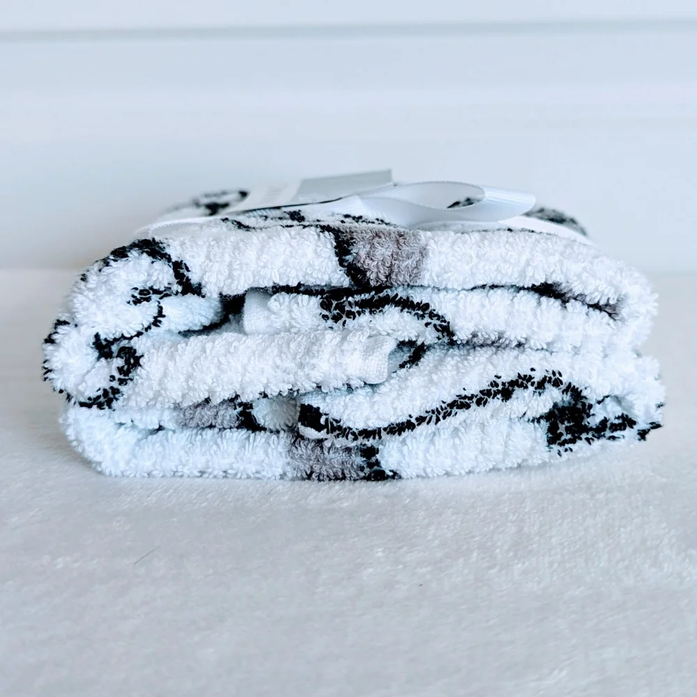 Boston Terrier Frenchie Pug Dog Print Fingertip Towel Set Of Two White Black NWT - Picture 6 of 11